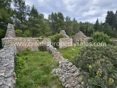House 2,000 m², Hvar Island - for complete renovation - 1