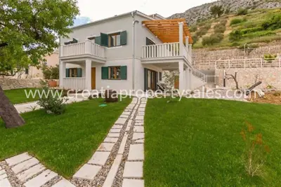 Villa in Omiš, Mediterranean style and fully landscaped yard - 9