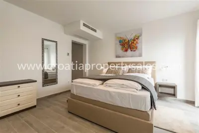 Villa in Omiš, Mediterranean style and fully landscaped yard - 5