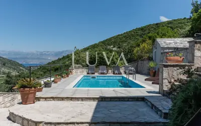 Haus 130 m², Dol auf Brač - Pool und Meerblick