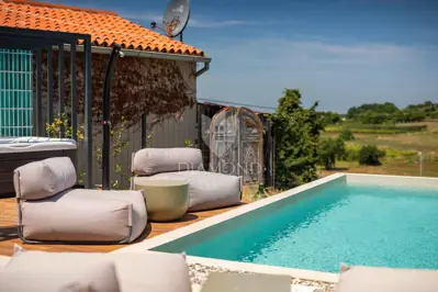 Poreč, Vižinada! Luksuzna kamena kuća s bazenom!