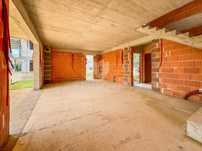 Novogradnja, kuća sa bazenom u blizini mora - 19