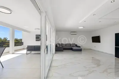 Villa 270 m², Kaštel Novi - pogled na kaštelanski zaljev - 11