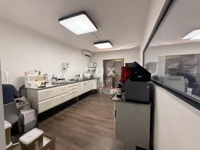 Geschäftshaus 640 m², Rijeka Martinkovac - 20 Parkplätze - 3