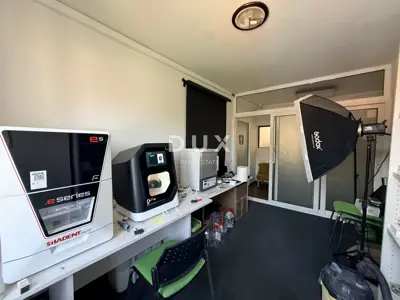 Geschäftshaus 640 m², Rijeka Martinkovac - 20 Parkplätze - 5