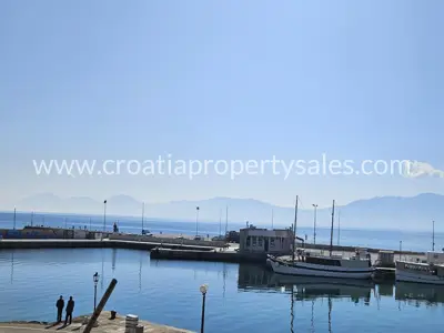Apartment 83 m², island Hvar - 20 m from the sea - 2
