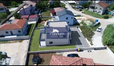 Dvojna kuća 120 m², Valdebek - 3 spavaće sobe i 2 terase - 3