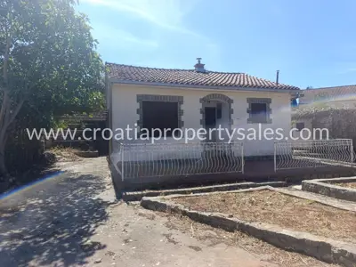Kuća 58 m², Otok Hvar - prizemnica s okućnicom