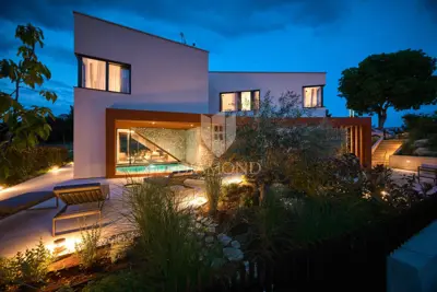 Kuća 130 m², Poreč - natkriveni bazen i vrt - 2
