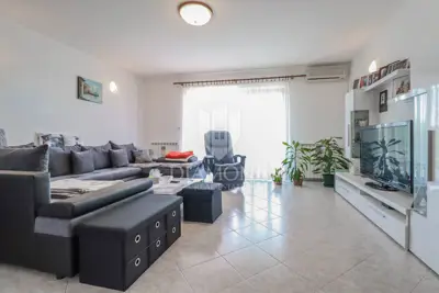 Kuća 350 m², Umag - velika okućnica 4.800 m² - 5