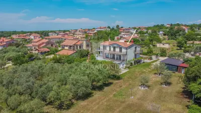 Kuća 350 m², Umag - velika okućnica 4.800 m²