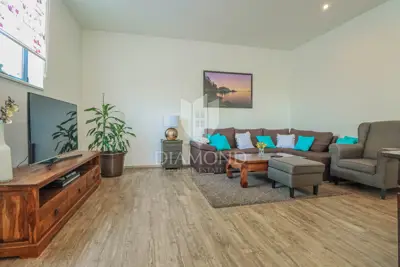 Kuća 350 m², Umag - velika okućnica 4.800 m² - 2
