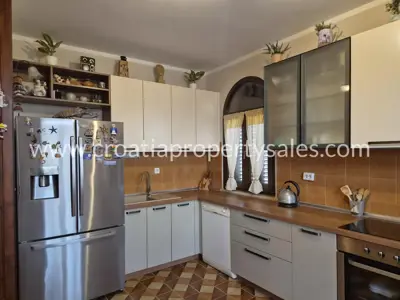 Kuća 223 m², otok Brač - brački kamen i pogled na more - 6