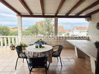 Kuća 223 m², otok Brač - brački kamen i pogled na more
