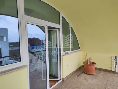 Stan 96 m², Gornja Dubrava, dvoetažni i 4 kupaonice - 2