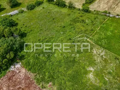 Građevinsko zemljište 894 m², Kanfanar - blagi nagib - 2