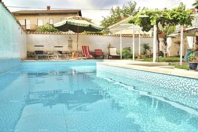 Haus 230 m², Valbandon, Pool und gepflegtes Grundstück