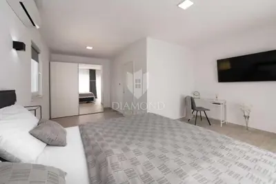 Haus 100 m², Zarečje - Pool und Grundstück 4.300 m² - 8