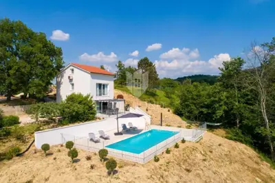 Haus 100 m², Zarečje - Pool und Grundstück 4.300 m² - 2
