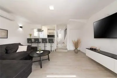 Haus 100 m², Zarečje - Pool und Grundstück 4.300 m² - 3