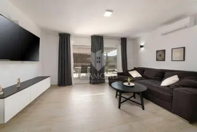 Haus 100 m², Zarečje - Pool und Grundstück 4.300 m² - 4