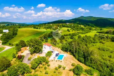 Haus 100 m², Zarečje - Pool und Grundstück 4.300 m²