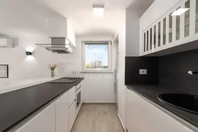 Haus 100 m², Zarečje - Pool und Grundstück 4.300 m² - 5