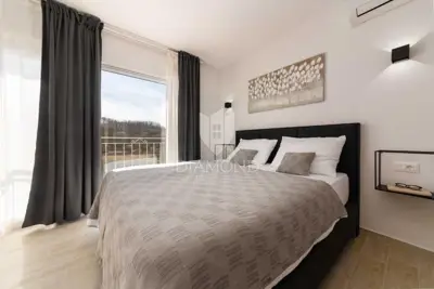 Haus 100 m², Zarečje - Pool und Grundstück 4.300 m² - 9
