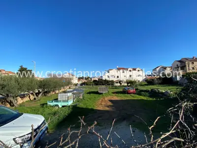 Building land 650 m², Otok Brač - near the center - 3