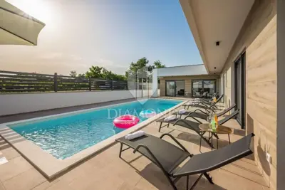 Villa 220 m², Svetvinčenat - pool and privacy - 2