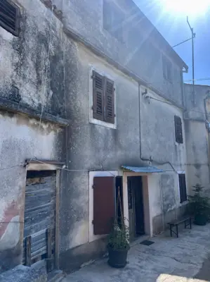 Kamena kuća 114 m², Marčana - 3 etaže i pomoćni objekt - 2