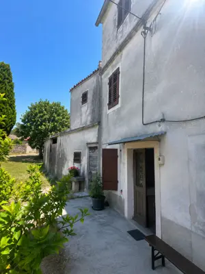 Kamena kuća 114 m², Marčana - 3 etaže i pomoćni objekt
