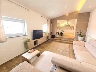 Haus 150 m², Pula Centar - Gewerberaum und Wohnung - 14