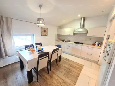 Haus 150 m², Pula Centar - Gewerberaum und Wohnung - 10
