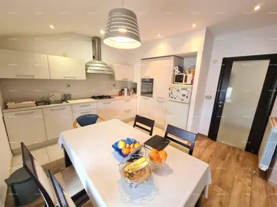 Haus 150 m², Pula Centar - Gewerberaum und Wohnung - 11