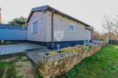 Haus 60 m², Kaštel - Terrasse und Grundstück 693 m² - 17