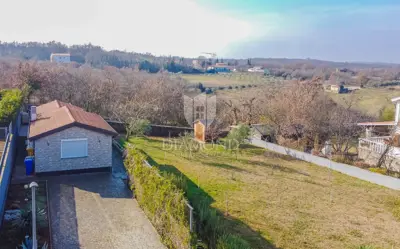 Kuća 60 m², Kaštel - terasa i okućnica 693 m²