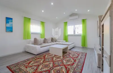 Haus 60 m², Kaštel - Terrasse und Grundstück 693 m² - 5