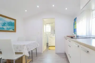 Haus 60 m², Kaštel - Terrasse und Grundstück 693 m² - 7