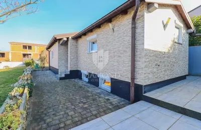 Haus 60 m², Kaštel - Terrasse und Grundstück 693 m² - 18