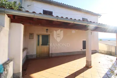 Kuća 110 m², Labin okolica - pogled na prirodu i brežuljke - 18