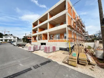 Stan 43 m², Crvene kuće - lođa 13 m² i parkirno mjesto - 15
