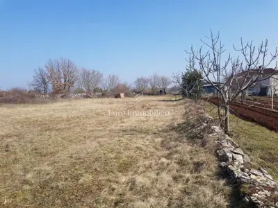 Building plot 5,404 m², Smoljanci - flat and regular in shape - 3