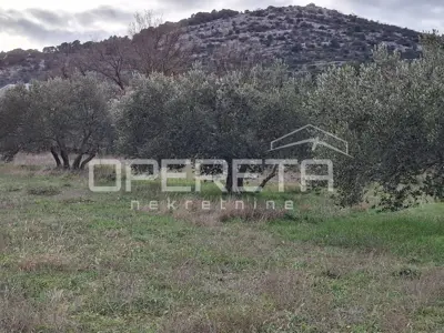 Building plot 3,719 m², Bilice, near Šibenik - 2