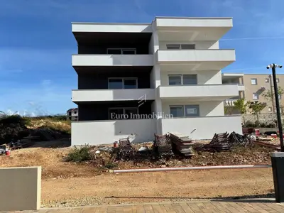 Novalja - apartman s velikom terasom, pogled na more