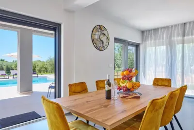 Vila 170 m², Marčana - bazen i privatnost - 19