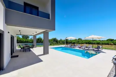 Vila 170 m², Marčana - bazen i privatnost - 11