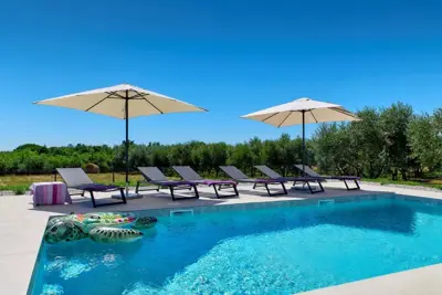 Vila 170 m², Marčana - bazen i privatnost - 13