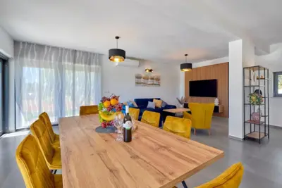 Vila 170 m², Marčana - bazen i privatnost - 21