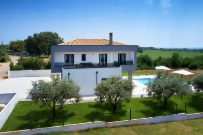 Vila 170 m², Marčana - bazen i privatnost - 12